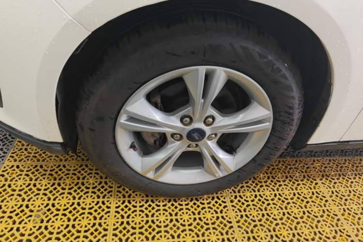 Used Ford Focus 2018 Sedan Classic 1.6L Automatic Comfort Plus Smart Drive Version Left Front Wheel Hub