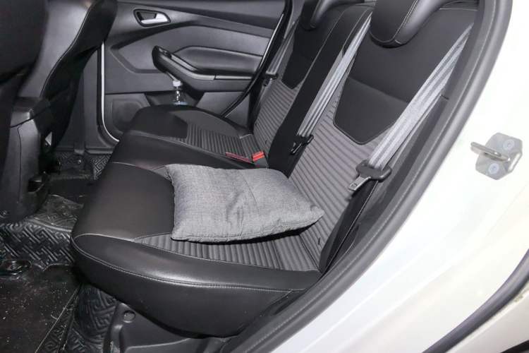 Used Ford Focus 2018 Hatchback Classic 1.6L Automatic Trendy SmartDrive Edition Left Rear Seat