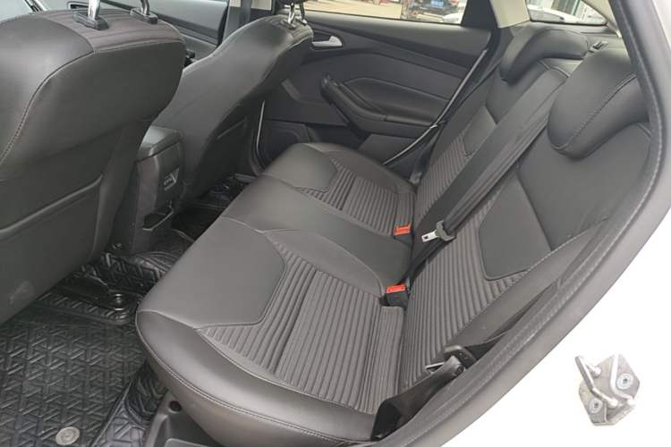Used Ford Focus 2018 Sedan Classic EcoBoost 125 Automatic Supercharged Style SmartDrive Edition Left Rear Seat