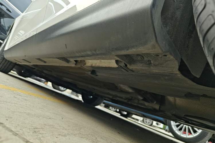 Used Ford Focus 2018 Hatchback Classic EcoBoost 180 Automatic Elite Model Left Side Sill
