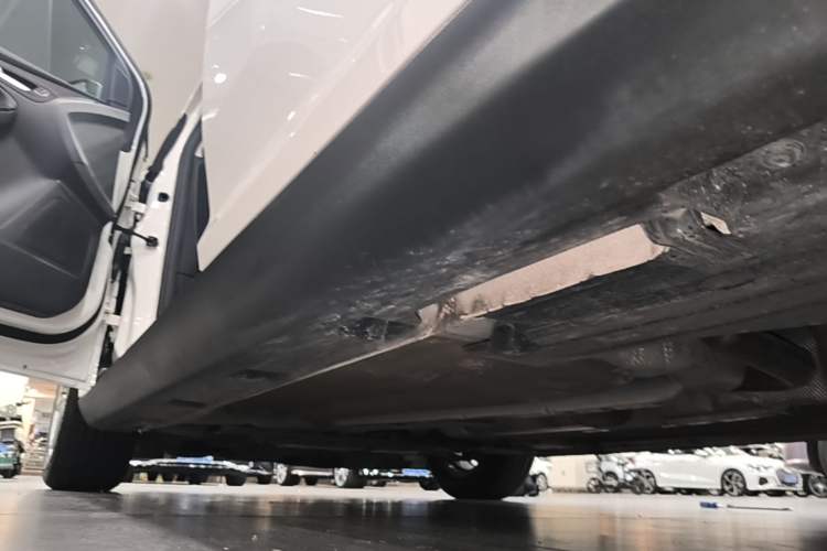 Used Ford Focus 2018 Hatchback Classic 1.6L Automatic Trendy SmartDrive Edition Left Side Sill