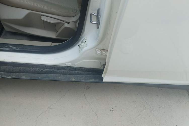 Used Ford Focus 2018 Sedan Classic 1.6L Automatic Comfort Plus Smart Drive Version Left Side Sill