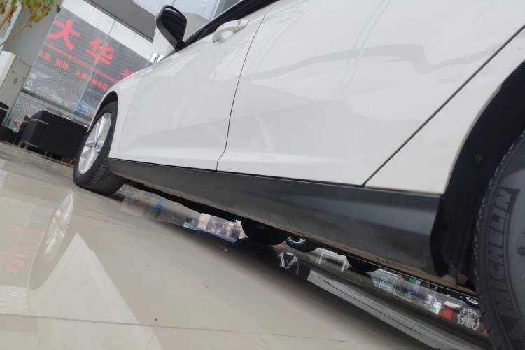 Used Ford Focus 2018 Hatchback Classic 1.6L Automatic Trendy SmartDrive Edition Left Side Sill