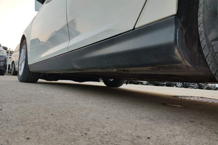 Used Ford Focus 2018 Two-Door Classic EcoBoost 125 Automatic Supercharged Style SmartDrive Edition Left Side Sill