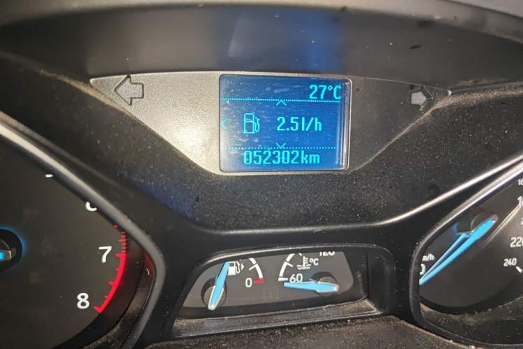 Used Ford Focus 2018 Sedan Classic 1.6L Manual Fashion Edition SmartDrive Version Odometer Close Up