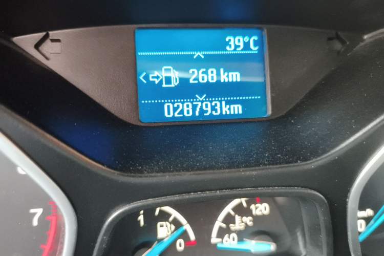 Used Ford Focus 2018 Hatchback Classic 1.6L Manual Fashion Edition SmartDrive Version Odometer Close Up