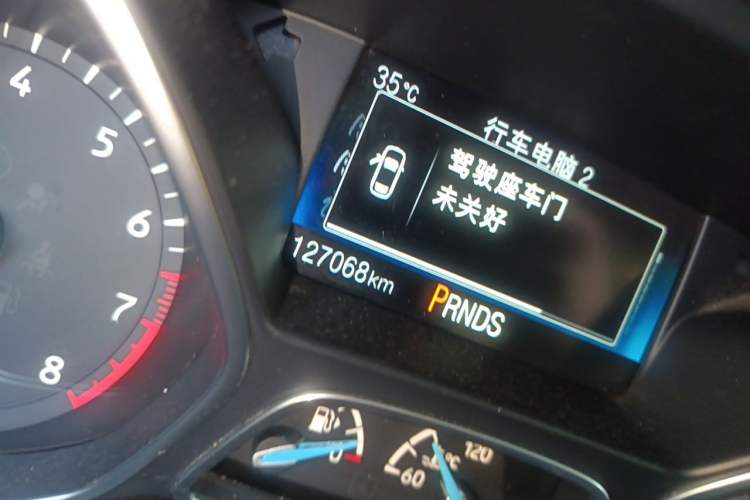 Used Ford Focus 2018 Hatchback Classic EcoBoost 180 Automatic Elite Model Odometer Close Up