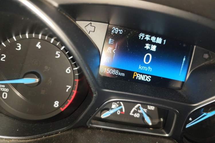 Used Ford Focus 2018 Hatchback Classic EcoBoost 180 Automatic Elite Model Odometer Close Up