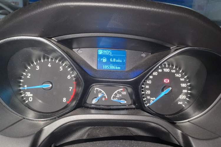 Used Ford Focus 2018 Two-Door Classic EcoBoost 125 Automatic Supercharged Style SmartDrive Edition Odometer Close Up
