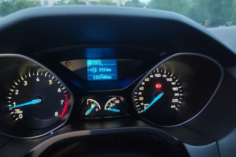 Used Ford Focus 2018 Two-Door Classic EcoBoost 125 Automatic Supercharged Style SmartDrive Edition Odometer Close Up
