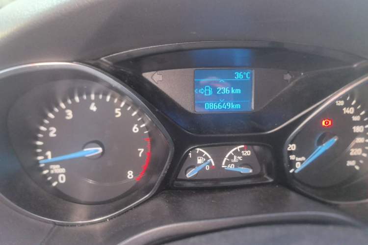 Used Ford Focus 2018 Sedan Classic 1.6L Manual Fashion Edition SmartDrive Version Odometer Close Up