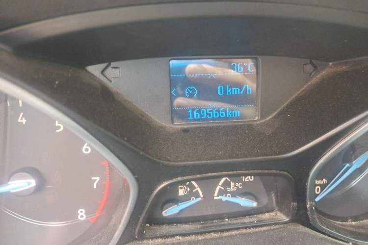 Used Ford Focus 2018 Sedan Classic 1.6L Manual Fashion Edition SmartDrive Version Odometer Close Up