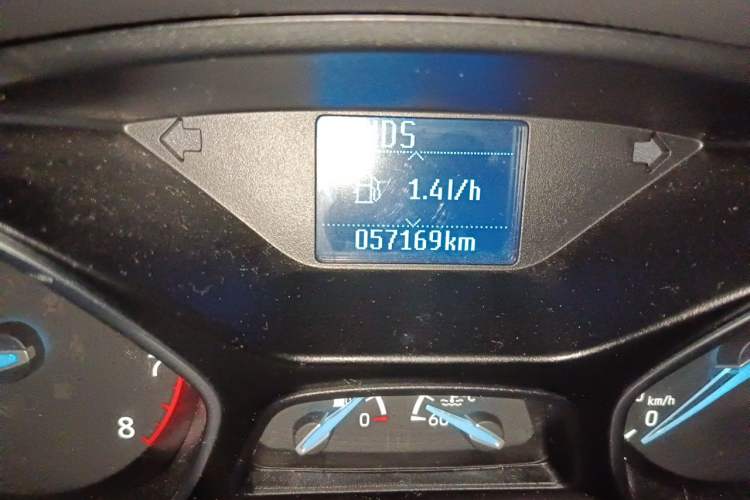 Used Ford Focus 2018 Two-Door Classic EcoBoost 125 Automatic Supercharged Style SmartDrive Edition Odometer Close Up