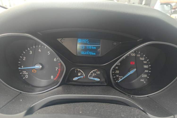 Used Ford Focus 2018 Two-Door Classic EcoBoost 125 Automatic Supercharged Style SmartDrive Edition Odometer Close Up