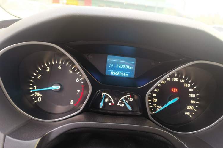 Used Ford Focus 2018 Sedan Classic 1.6L Manual Comfort Plus SmartDrive Edition Odometer Close Up