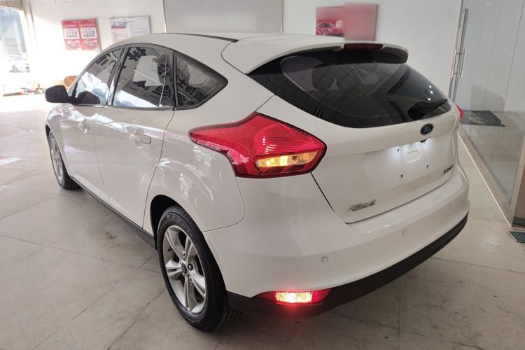 Used Ford Focus 2018 Hatchback Classic 1.6L Automatic Comfort Plus SmartDrive Edition Rear Left 45 Deg