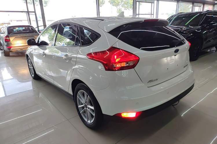 Used Ford Focus 2018 Hatchback Classic 1.6L Manual Fashion Edition SmartDrive Version Rear Left 45 Deg