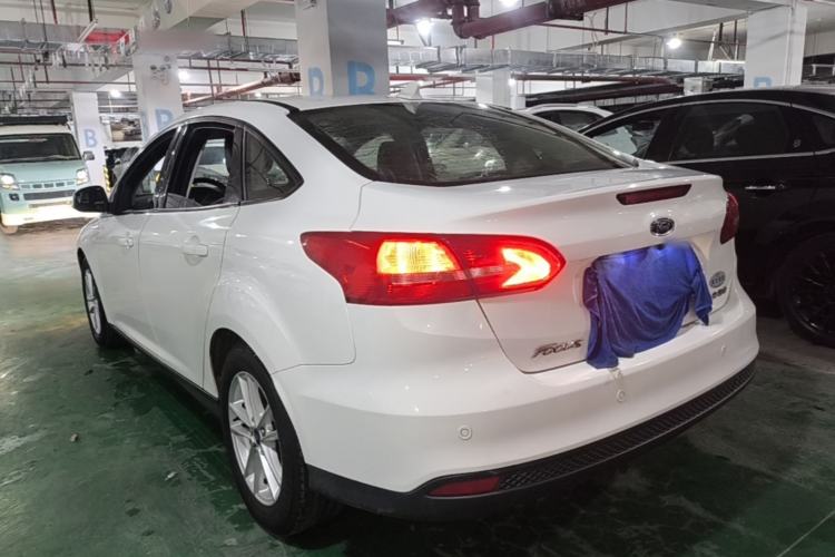 Used Ford Focus 2018 Sedan Classic 1.6L Automatic Trendy SmartDrive Edition Rear Left 45 Deg