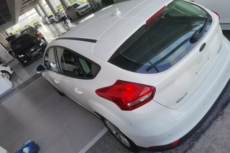 Used Ford Focus 2018 Hatchback Classic 1.6L Automatic Trendy SmartDrive Edition Rear Left 45 Deg