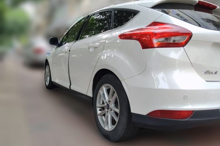 Used Ford Focus 2018 Hatchback Classic EcoBoost 180 Automatic Elite Model Rear Left 45 Deg