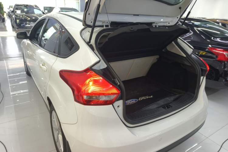 Used Ford Focus 2018 Hatchback Classic 1.6L Automatic Trendy SmartDrive Edition Rear Left 45 Deg