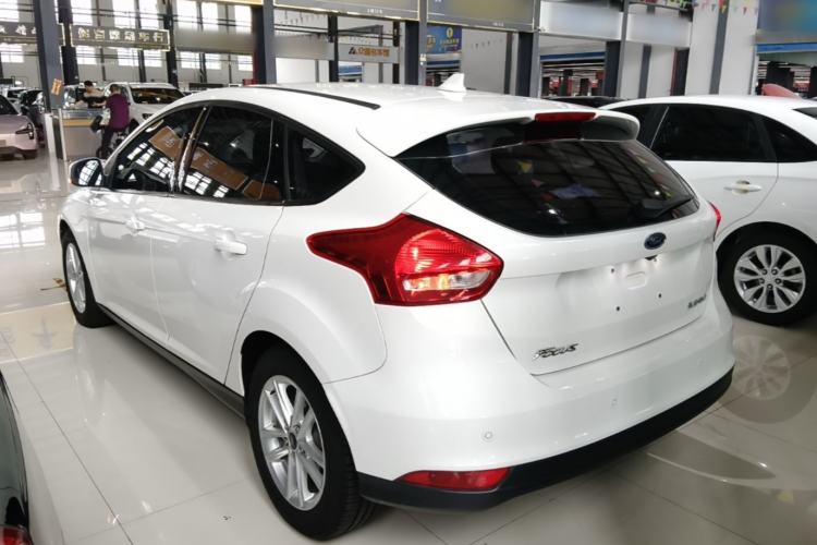 Used Ford Focus 2018 Hatchback Classic 1.6L Automatic Trendy SmartDrive Edition Rear Left 45 Deg