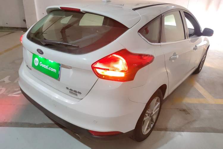 Used Ford Focus 2018 Hatchback Classic EcoBoost 180 Automatic Elite Model Rear Right 45 Deg