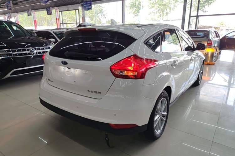 Used Ford Focus 2018 Hatchback Classic 1.6L Manual Fashion Edition SmartDrive Version Rear Right 45 Deg
