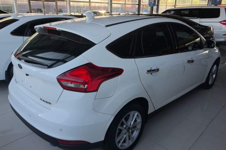 Used Ford Focus 2018 Hatchback Classic 1.6L Automatic Trendy SmartDrive Edition Rear Right 45 Deg