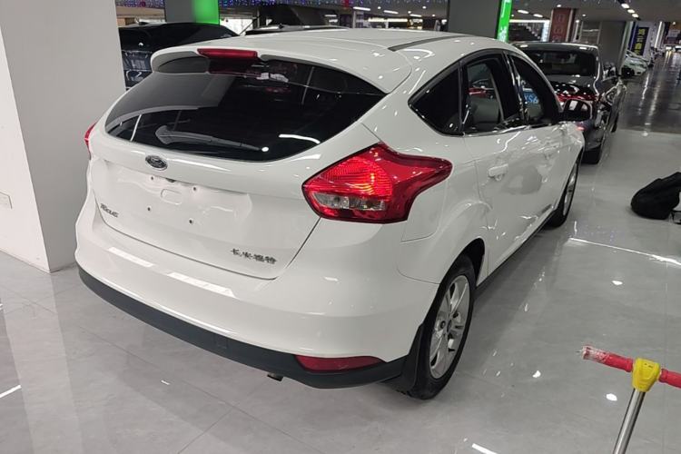Used Ford Focus 2018 Hatchback Classic 1.6L Automatic Comfort Plus SmartDrive Edition Rear Right 45 Deg