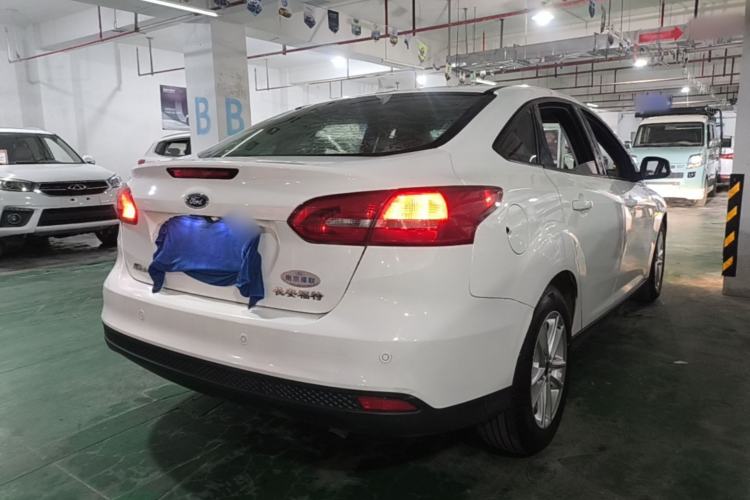 Used Ford Focus 2018 Sedan Classic 1.6L Automatic Trendy SmartDrive Edition Rear Right 45 Deg