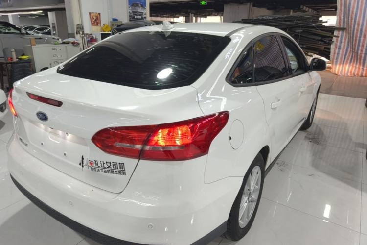 Used Ford Focus 2018 Sedan Classic 1.6L Automatic Trendy SmartDrive Edition Rear Right 45 Deg