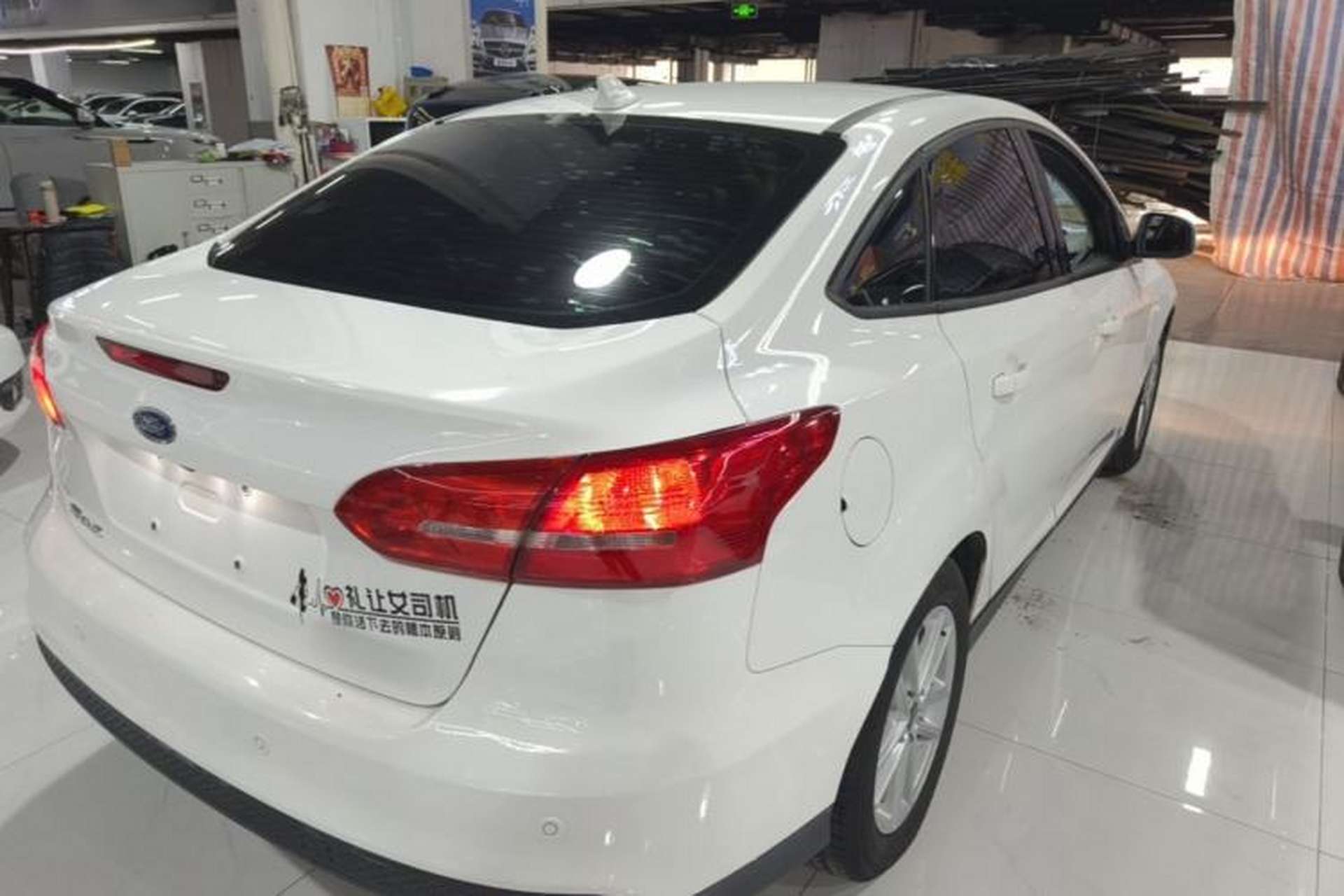 Used Ford Focus 2018 Sedan Classic 1.6L Automatic Trendy SmartDrive Edition Rear Right 45 Deg