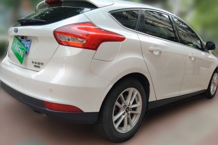 Used Ford Focus 2018 Hatchback Classic EcoBoost 180 Automatic Elite Model Rear Right 45 Deg