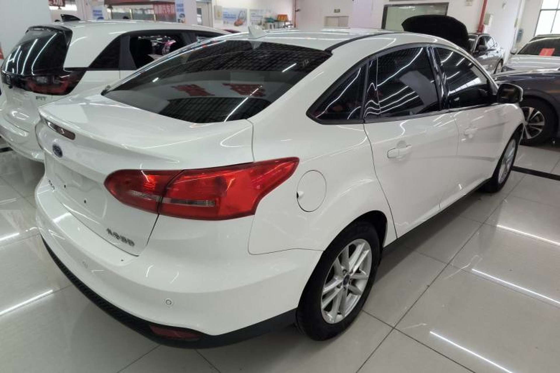 Used Ford Focus 2018 Sedan Classic 1.6L Automatic Trendy SmartDrive Edition Rear Right 45 Deg