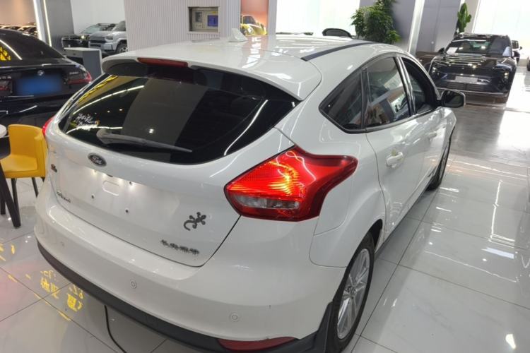 Used Ford Focus 2018 Hatchback Classic 1.6L Automatic Trendy SmartDrive Edition Rear Right 45 Deg