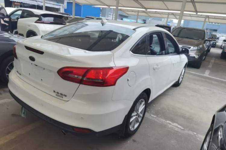 Used Ford Focus 2018 Sedan Classic EcoBoost 180 Automatic Elite Model Rear Right 45 Deg
