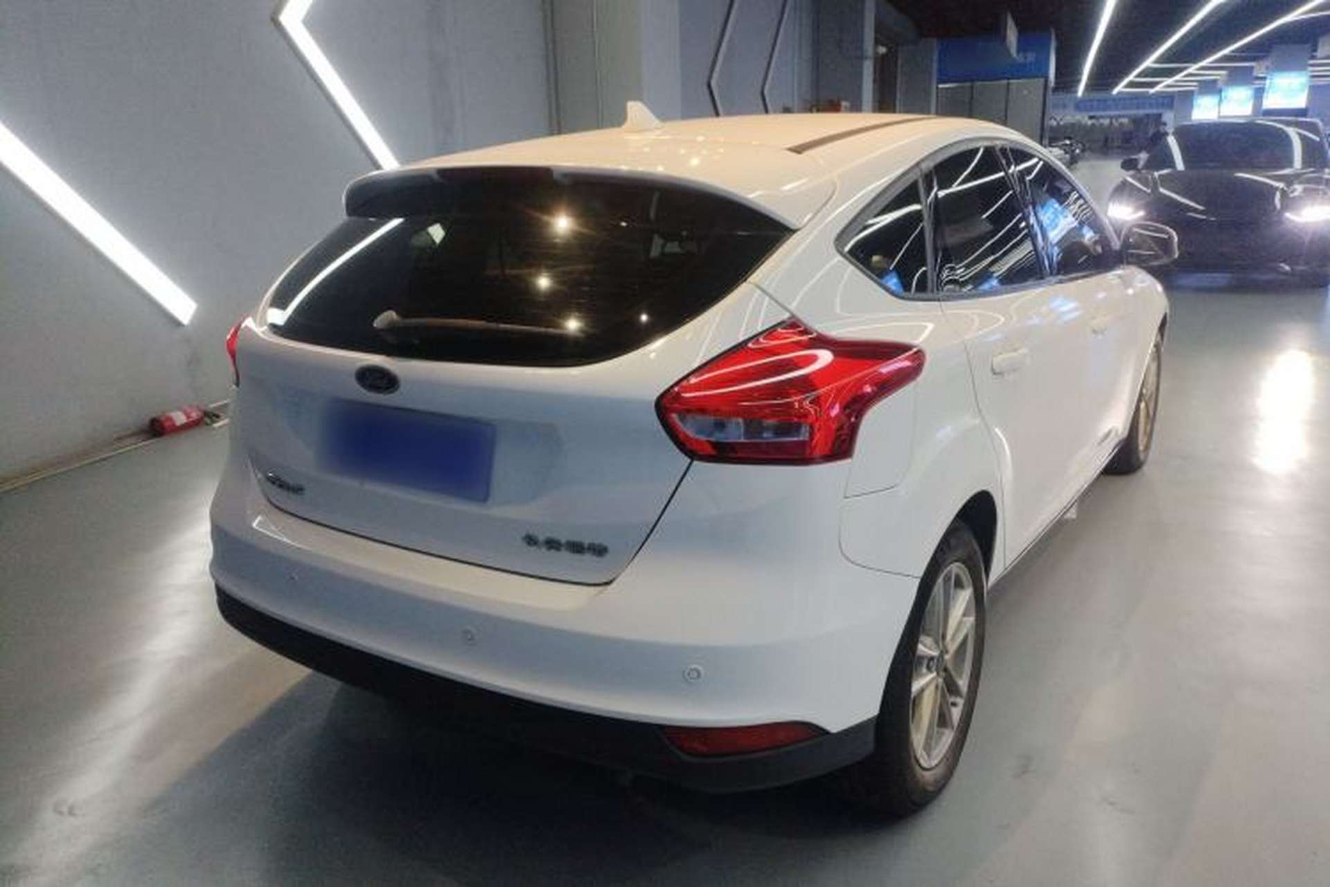Used Ford Focus 2018 Hatchback Classic 1.6L Automatic Trendy SmartDrive Edition Rear Right 45 Deg