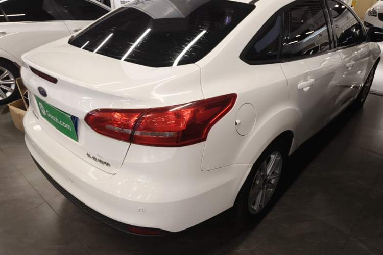 Used Ford Focus 2018 Sedan Classic 1.6L Automatic Trendy SmartDrive Edition Rear Right 45 Deg