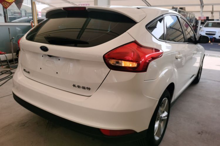 Used Ford Focus 2018 Hatchback Classic 1.6L Automatic Comfort Plus SmartDrive Edition Rear Right 45 Deg