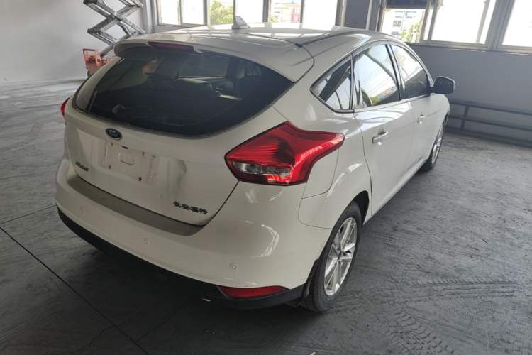 Used Ford Focus 2018 Hatchback Classic 1.6L Automatic Trendy SmartDrive Edition Rear Right 45 Deg