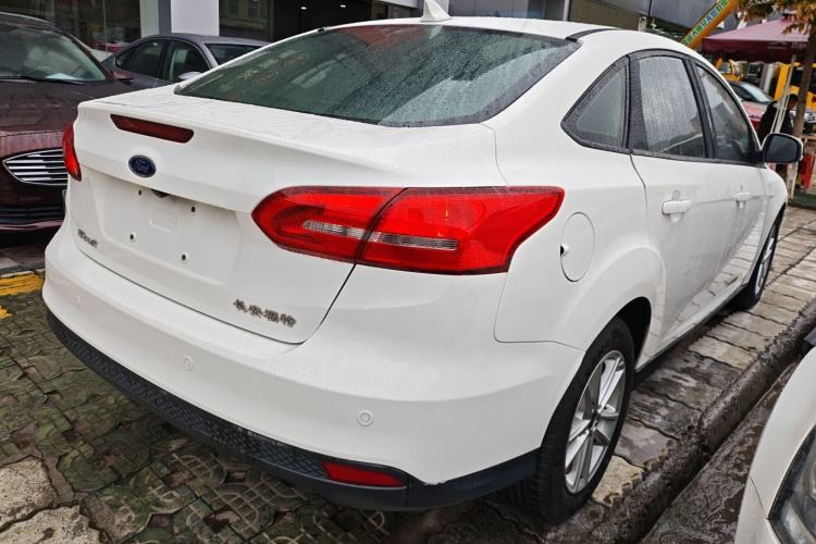 Used Ford Focus 2018 Sedan Classic 1.6L Automatic Trendy SmartDrive Edition Rear Right 45 Deg