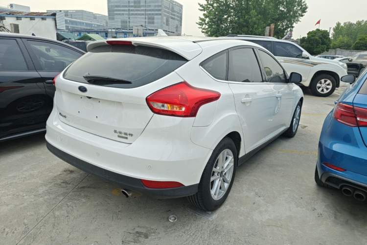 Used Ford Focus 2018 Hatchback Classic EcoBoost 180 Automatic Elite Model Rear Right 45 Deg