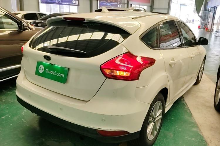 Used Ford Focus 2018 Hatchback Classic 1.6L Automatic Trendy SmartDrive Edition Rear Right 45 Deg