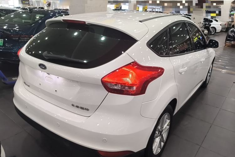 Used Ford Focus 2018 Hatchback Classic 1.6L Automatic Trendy SmartDrive Edition Rear Right 45 Deg