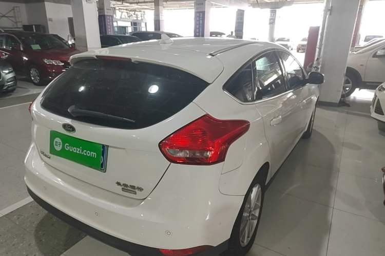Used Ford Focus 2018 Hatchback Classic EcoBoost 180 Automatic Elite Model Rear Right 45 Deg
