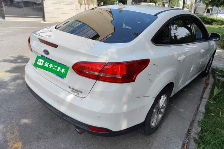 Used Ford Focus 2018 Sedan Classic EcoBoost 180 Automatic Elite Model Rear Right 45 Deg