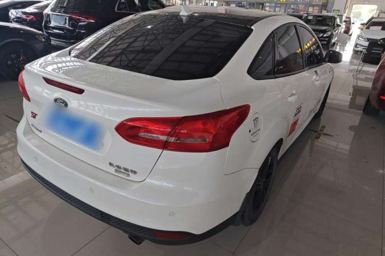 Used Ford Focus 2018 Sedan Classic EcoBoost 180 Automatic Elite Model Rear Right 45 Deg