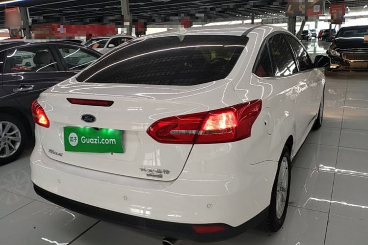 Used Ford Focus 2018 Sedan Classic EcoBoost 180 Automatic Elite Model Rear Right 45 Deg