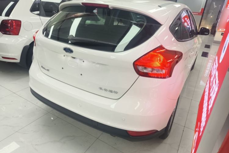 Used Ford Focus 2018 Hatchback Classic 1.6L Automatic Comfort Plus SmartDrive Edition Rear Right 45 Deg